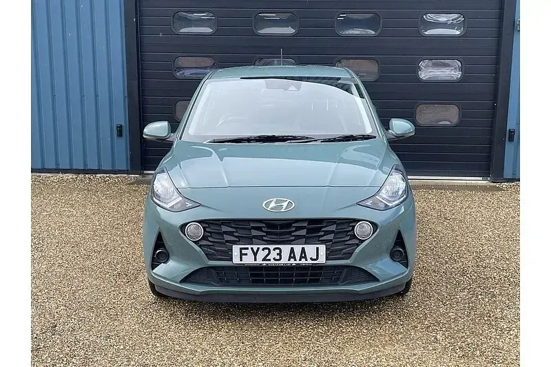 Used Hyundai i10 SE 67 HP (49 kW) 2023 Green Hatchback