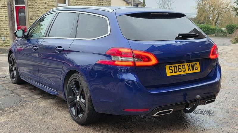 Used Peugeot 308 SW GT-line 129 HP (94 kW) 2019 Blue Estate