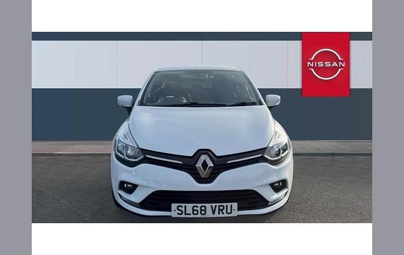 Used Renault Clio IV Play 75 HP (55 kW) 2018 White Hatchback
