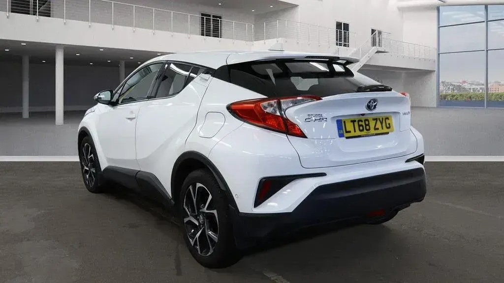Used Toyota C-HR Design 122 HP (89 kW) 2018 White SUV