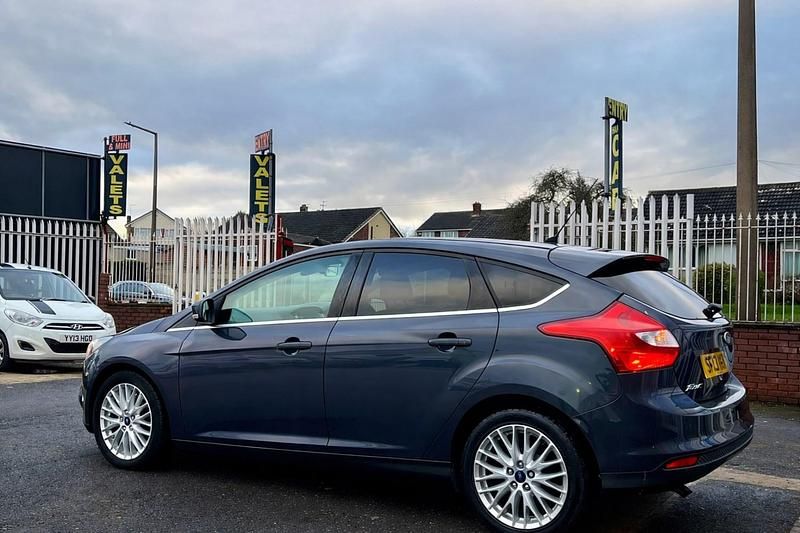 Used Ford Focus Zetec 115 HP (84 kW) 2013 Grey Hatchback