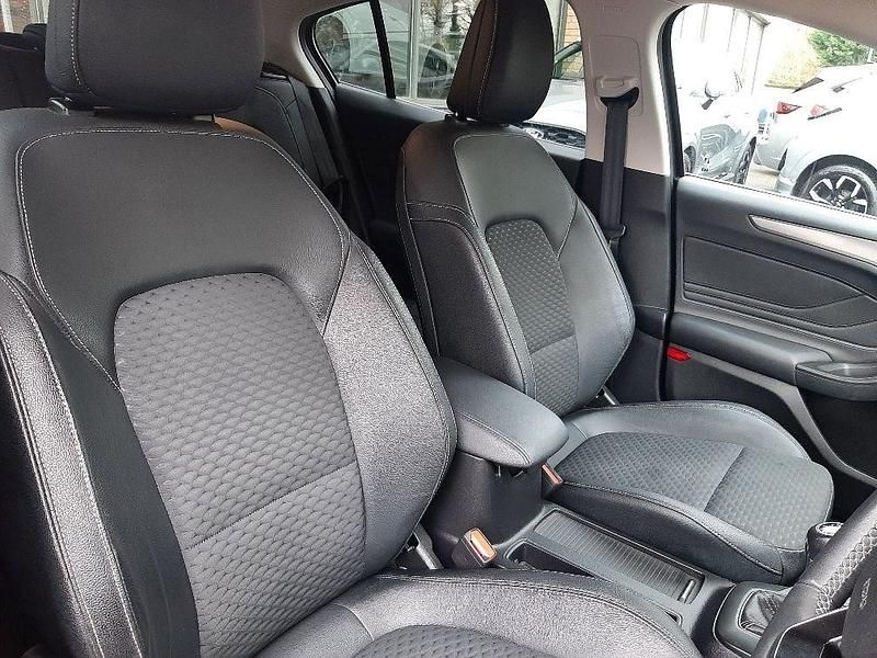 Begagnad Ford Focus Titanium X 120 HK (88 kW) 2020 Magnetic Halvkombi