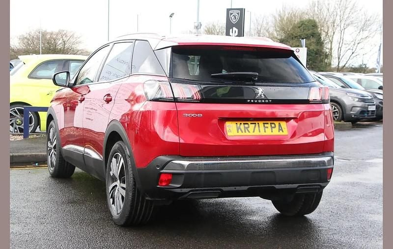 Used Peugeot 3008 Allure Premium 131 HP (96 kW) 2022 Red SUV