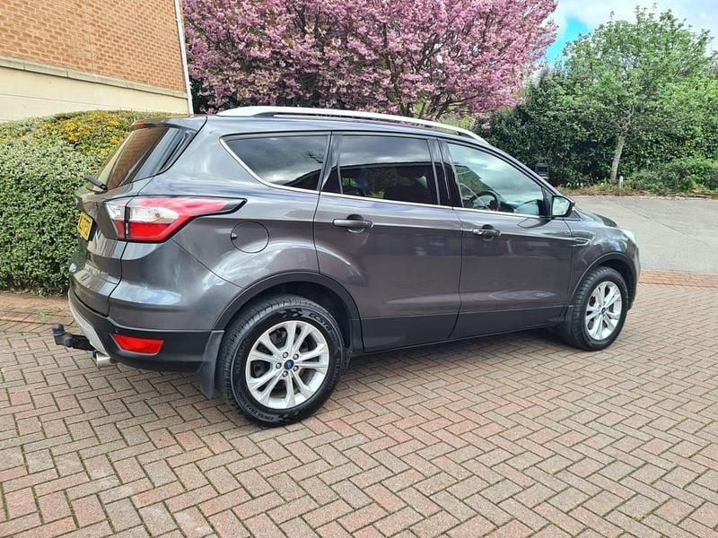 Usado Ford Kuga Titanium 150 CV (110 kW) 2018 Gris SUV