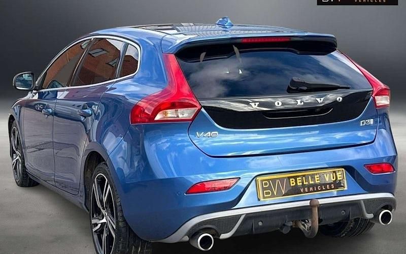 Gebraucht Volvo V40 R-Design Pro 150 PS (110 kW) 2018 Blau Kleinwagen