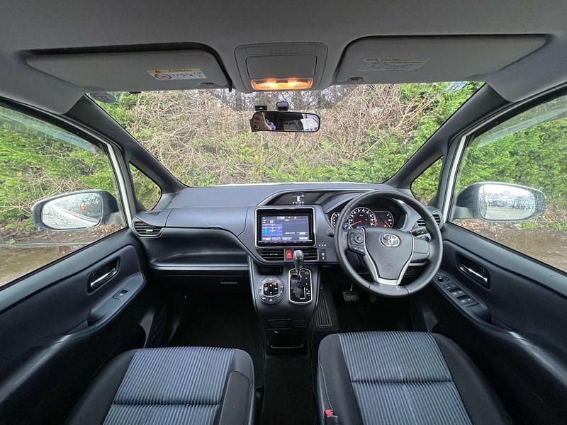 Used Toyota Voxy 2014 White MPV