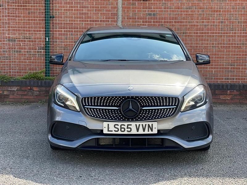 Begagnad Mercedes A200 AMG Line Premium 2015 Grå Halvkombi