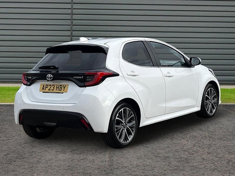 Used Toyota Yaris 116 HP (85 kW) 2023 Pure white Hatchback
