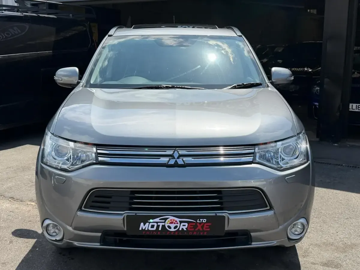 Used Mitsubishi Outlander P-HEV 2014 Grey Estate