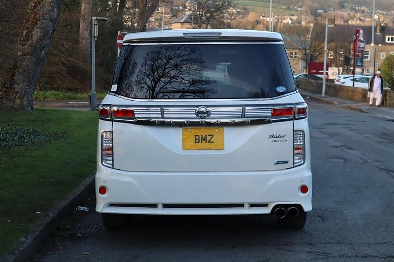 Used Nissan Elgrand 2011 White MPV