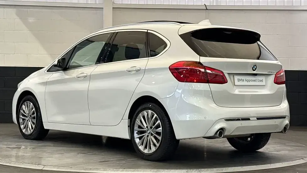Used BMW 220 Active Tourer Luxury Line 187 HP (137 kW) 2019 White MPV