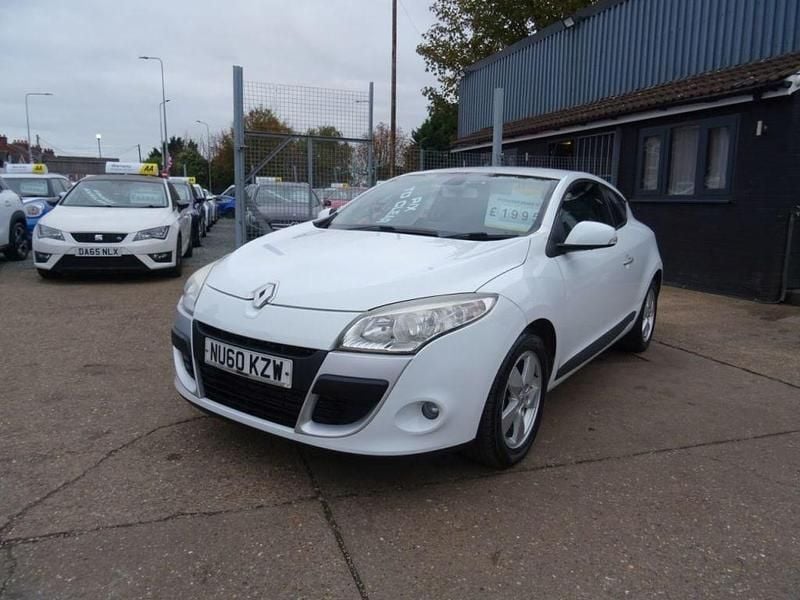 White Used 2010 Renault Mégane Coupé Dynamique Coupe | £1,995 (Good price) - Image 1/4