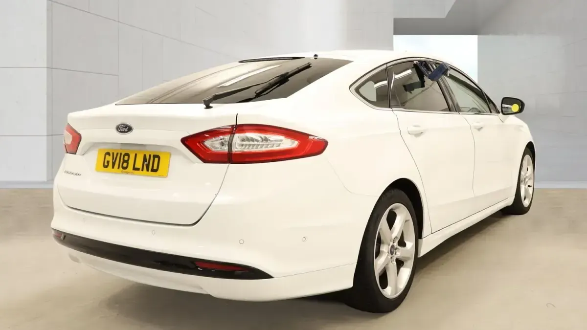 Używany Ford Mondeo Titanium 150 KM (110 kW) 2018 Biały Hatchback
