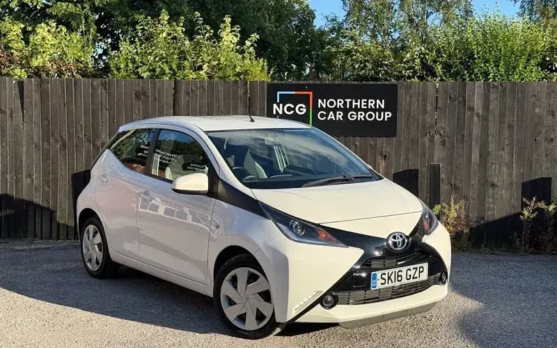 Used Toyota Aygo X-play 69 HP (50 kW) 2016 Hatchback