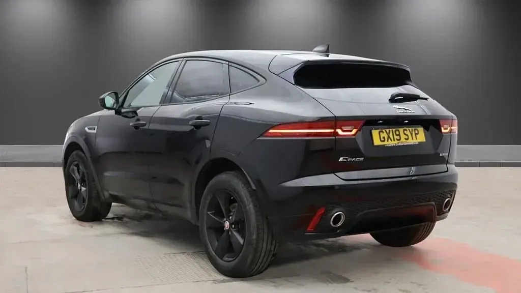 Usado Jaguar E-Pace R-Dynamic 150 HP (110 kW) 2019 Preto SUV