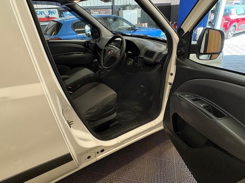 Used Fiat Doblò 90 HP (66 kW) 2015 White MPV