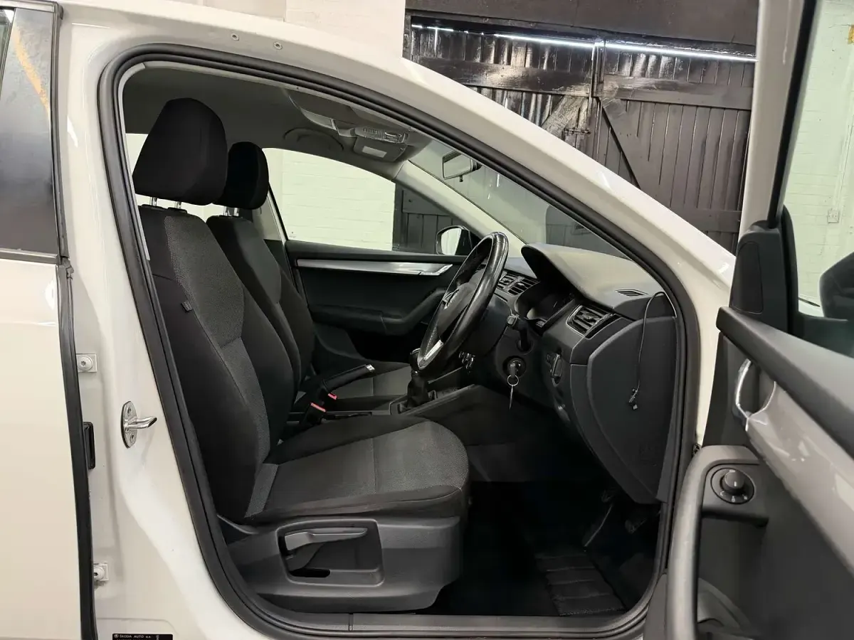 Used Skoda Octavia 115 HP (84 kW) 2016 White Estate