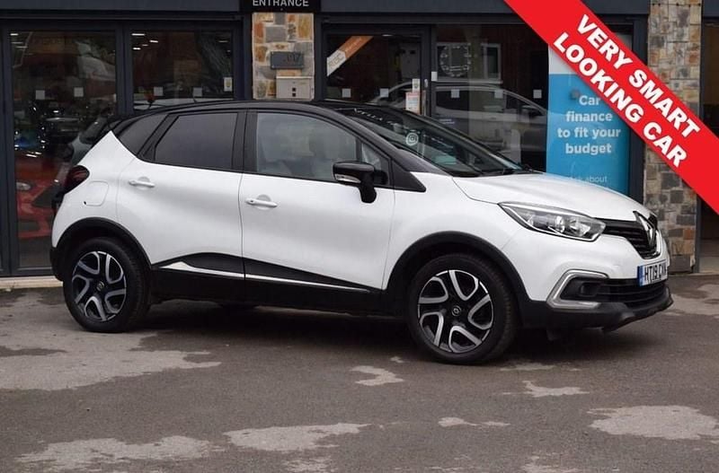 Used Renault Captur Iconic 90 HP (66 kW) 2019 White/black SUV