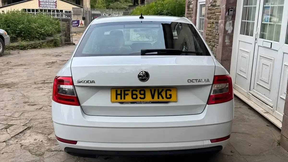 Used Skoda Octavia SE Drive 2019 White Hatchback