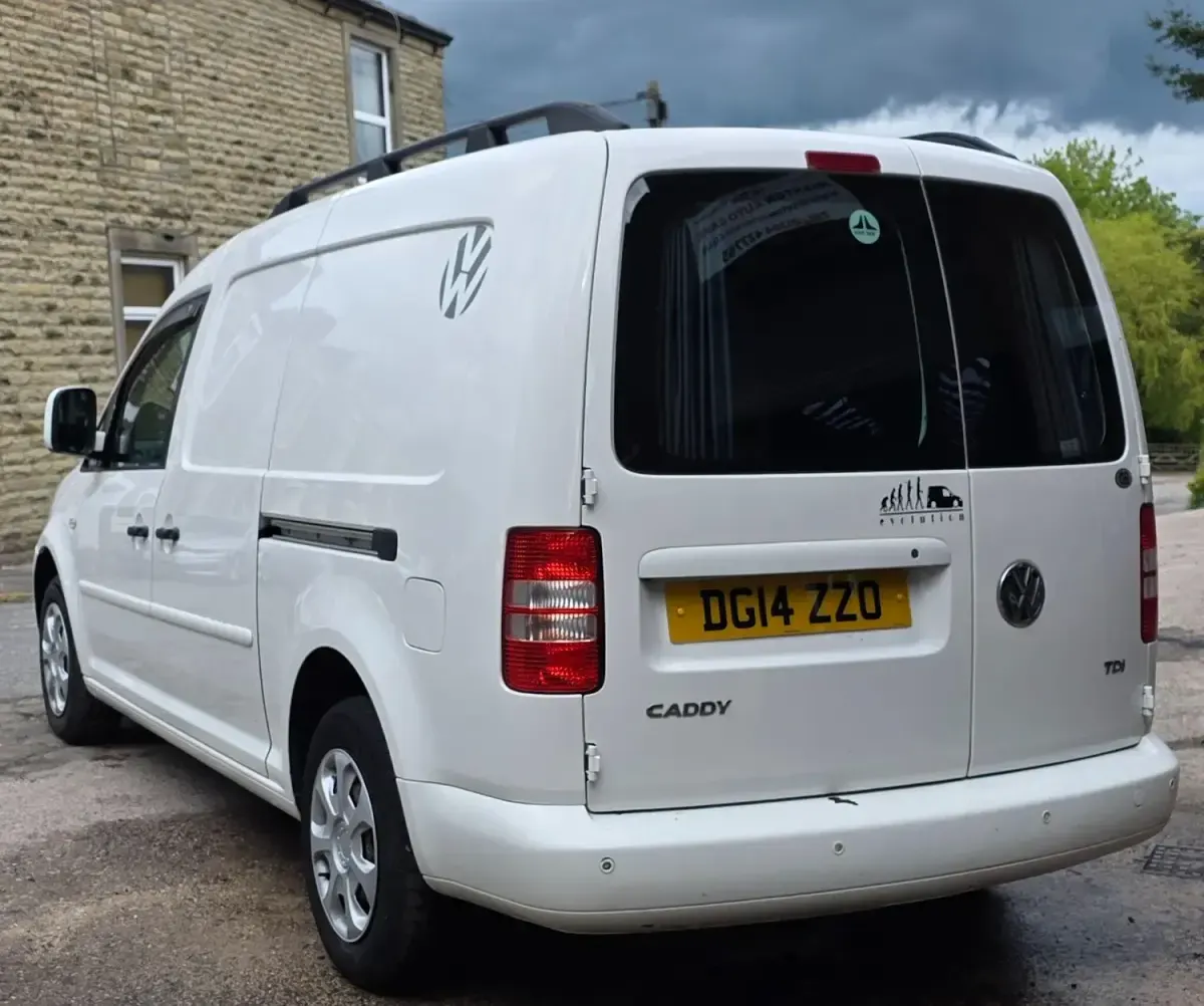Usado VW Caddy Startline 102 HP (75 kW) 2014 Branco Monovolume