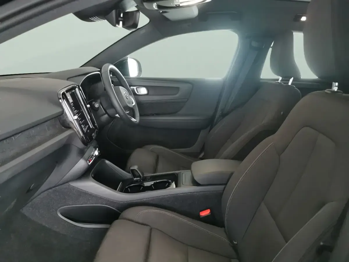 Usado Volvo C40 Core 169 kW (231 CV) 2022 Negro SUV