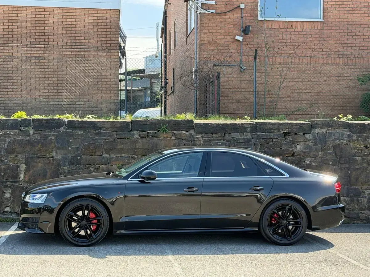 Used Audi A8 Sport 262 HP (192 kW) 2016 Black Sedan