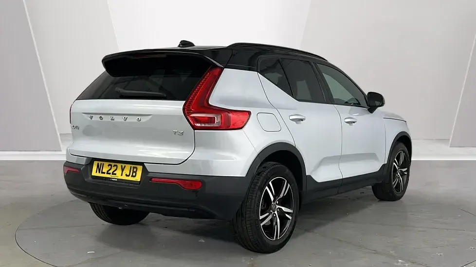 Used Volvo XC40 R-Design 161 HP (118 kW) 2022 Silver SUV