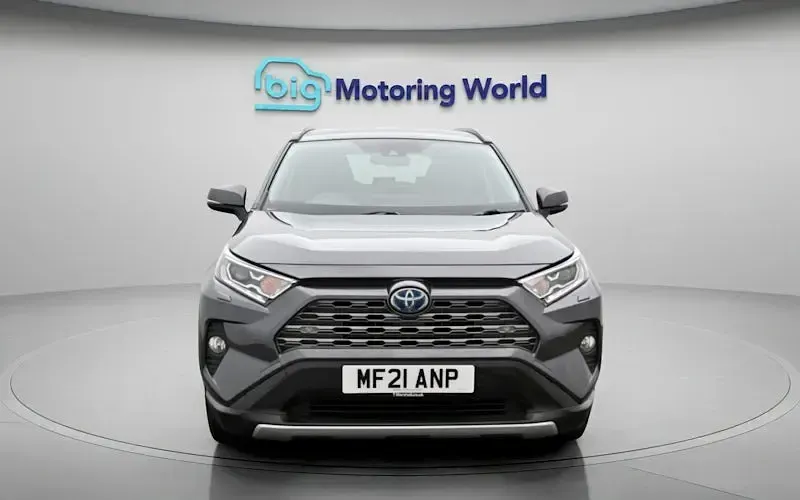 Second-hand Toyota RAV4 218 CP (160 kW) 2025 SUV