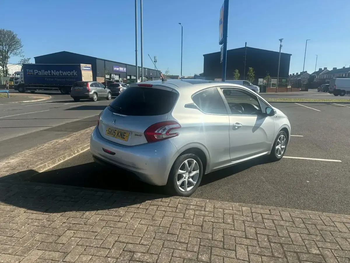 Used Peugeot 208 Style 2015 Silver Hatchback