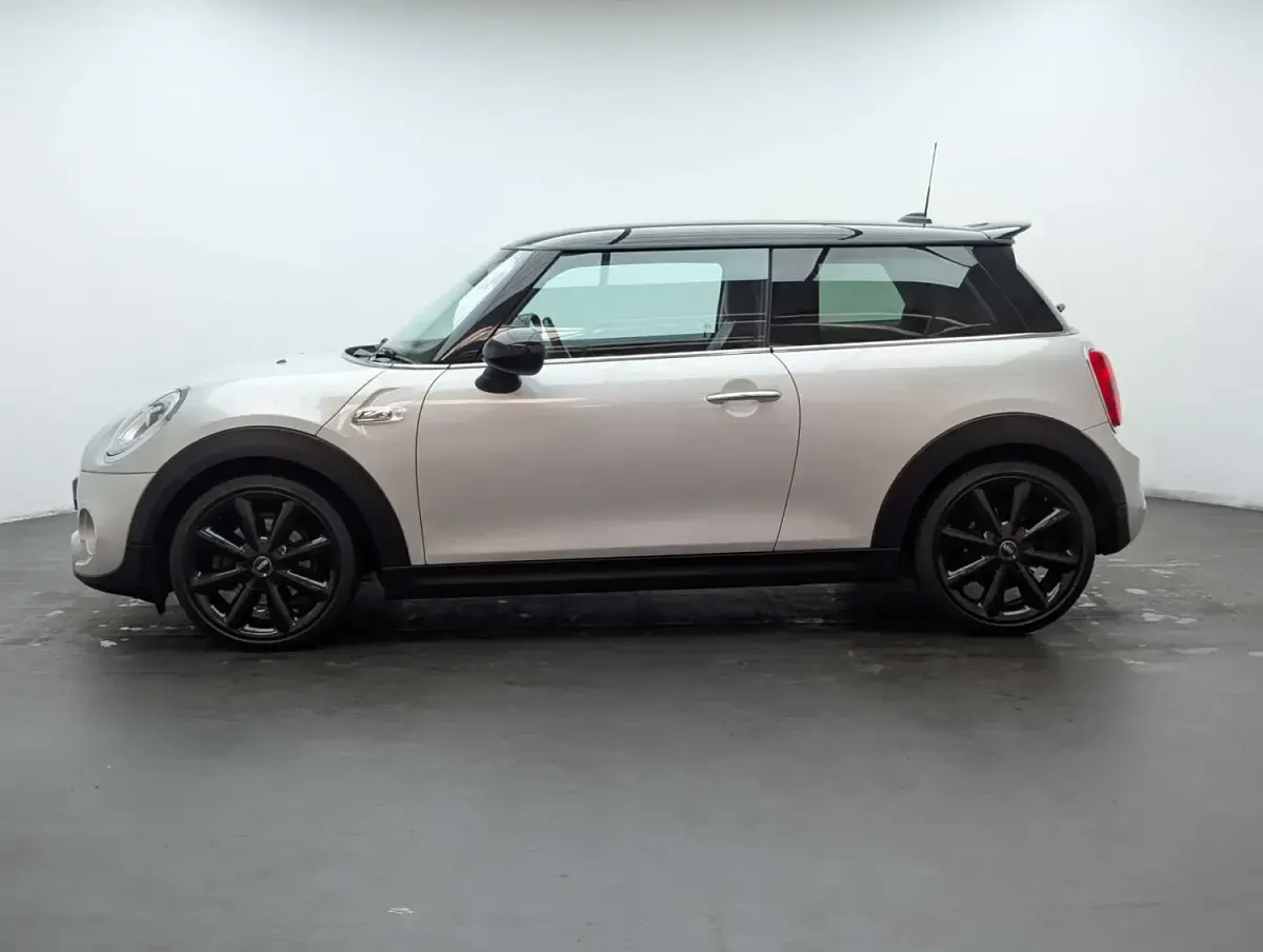 Używany Mini Cooper S Hatch 2016 Srebrny Hatchback