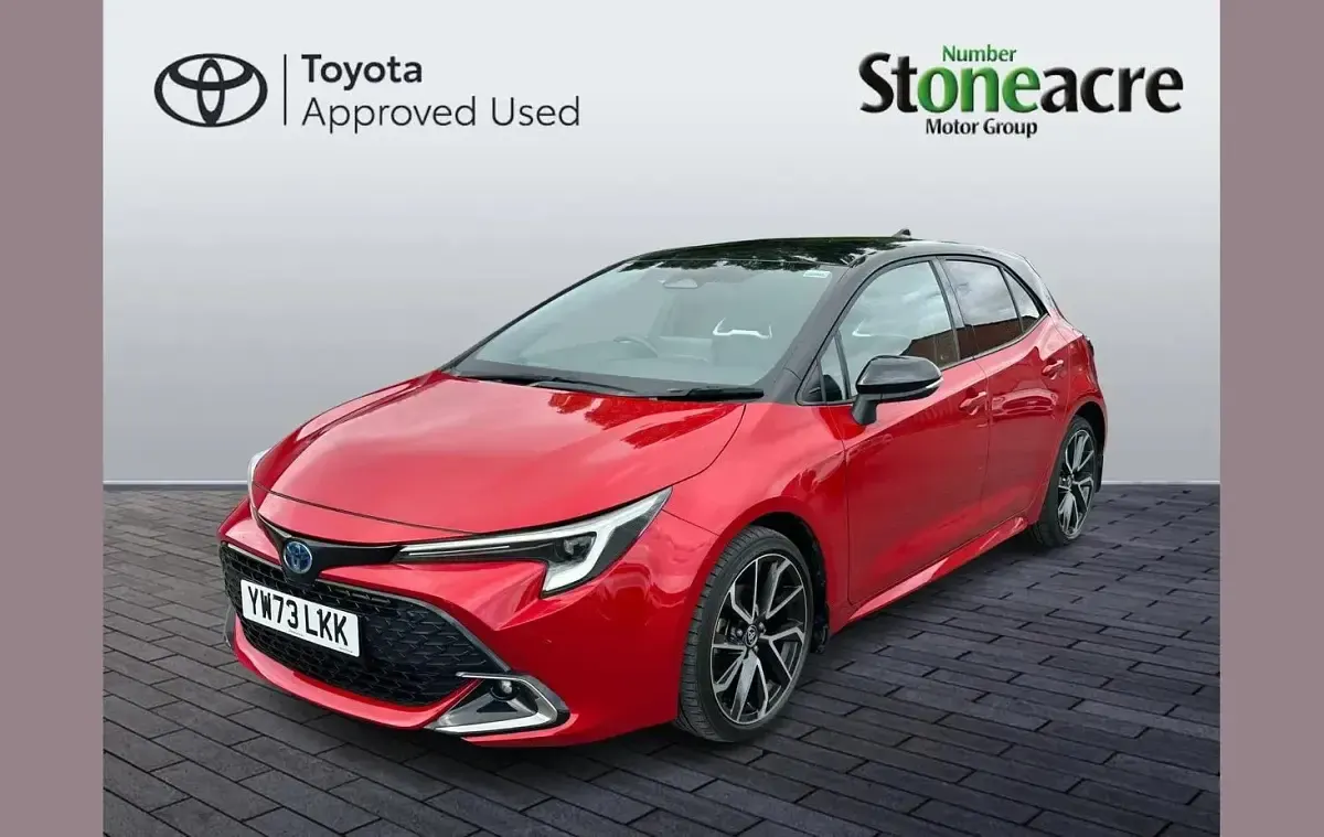 Used Toyota Corolla 140 HP (102 kW) 2023 Red/black Hatchback