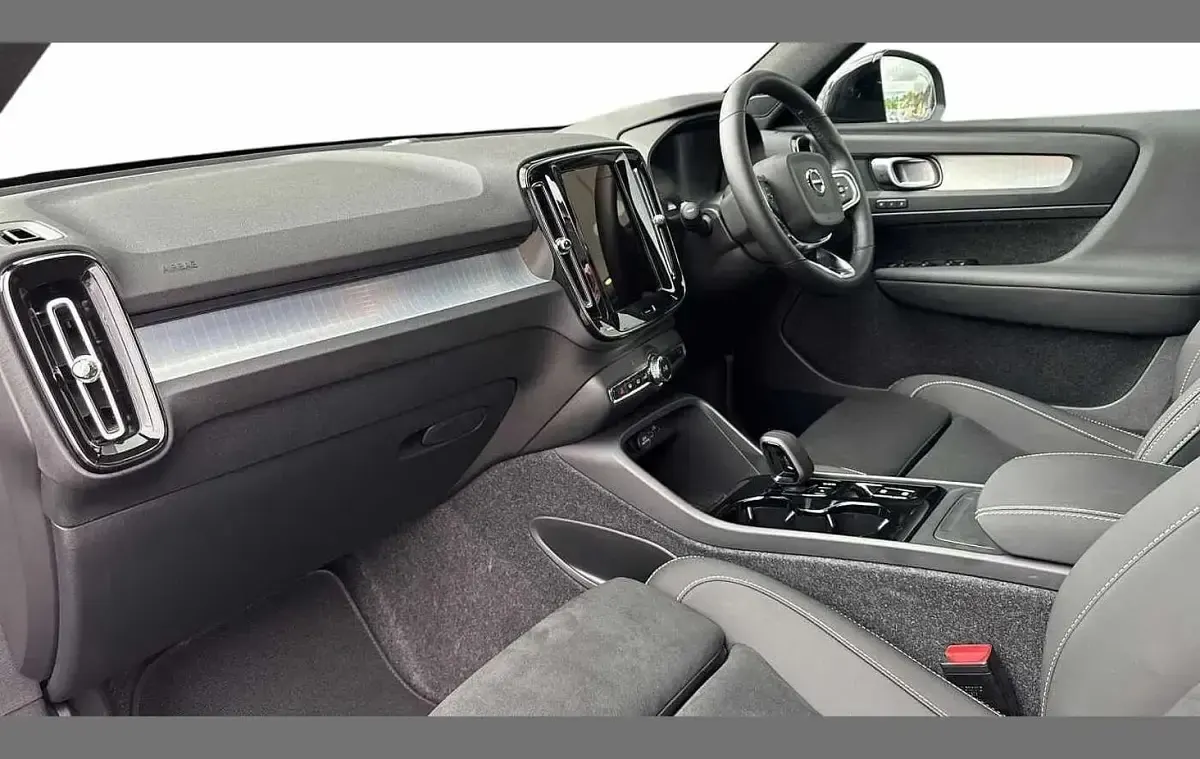 Used Volvo XC40 Plus 194 HP (142 kW) 2025 Black SUV