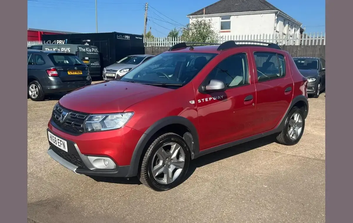 Used Dacia Sandero Essentiel 90 HP (66 kW) 2019 Red Hatchback