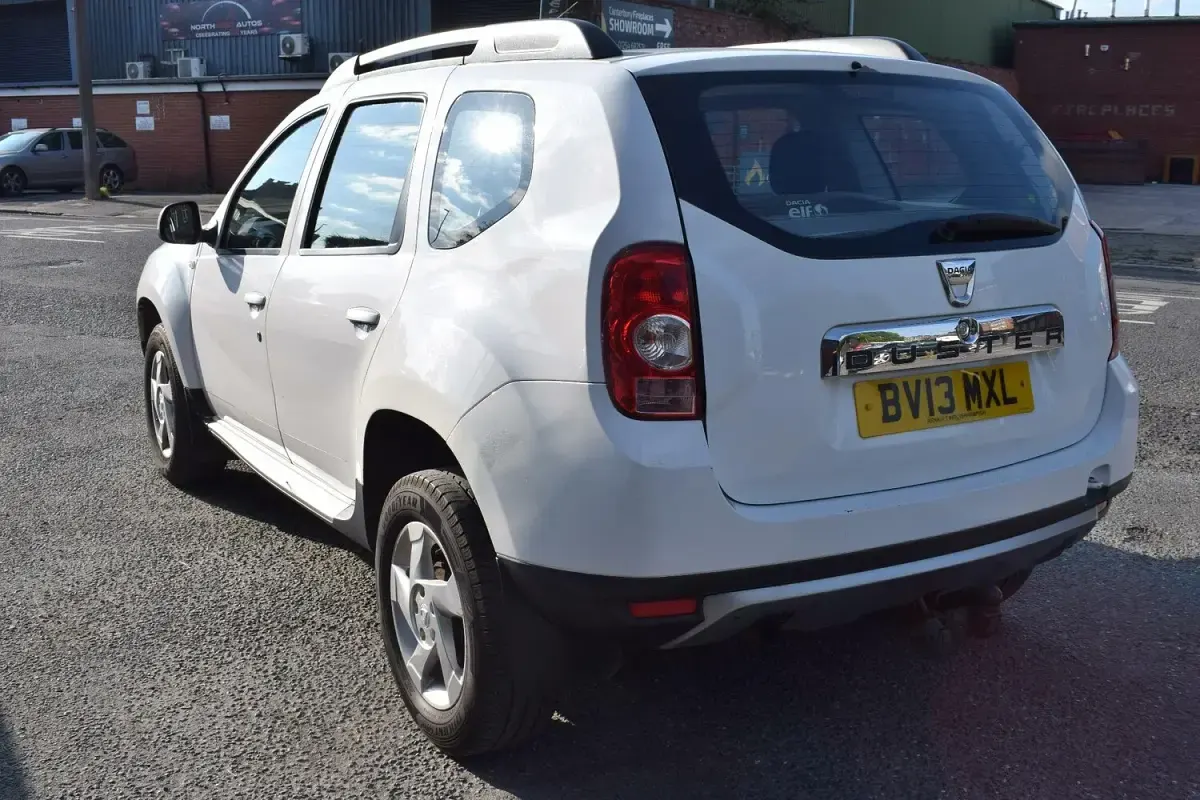 Used Dacia Duster Lauréate 110 HP (80 kW) 2013 White SUV