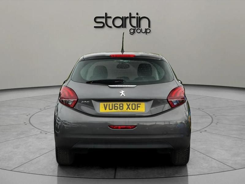 Used Peugeot 208 Signature Sky 81 HP (59 kW) 2018 Grey Hatchback