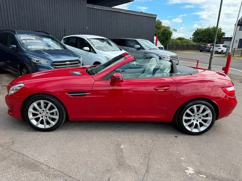 Used Mercedes SLK200 184 HP (135 kW) 2011 Red Cabriolet