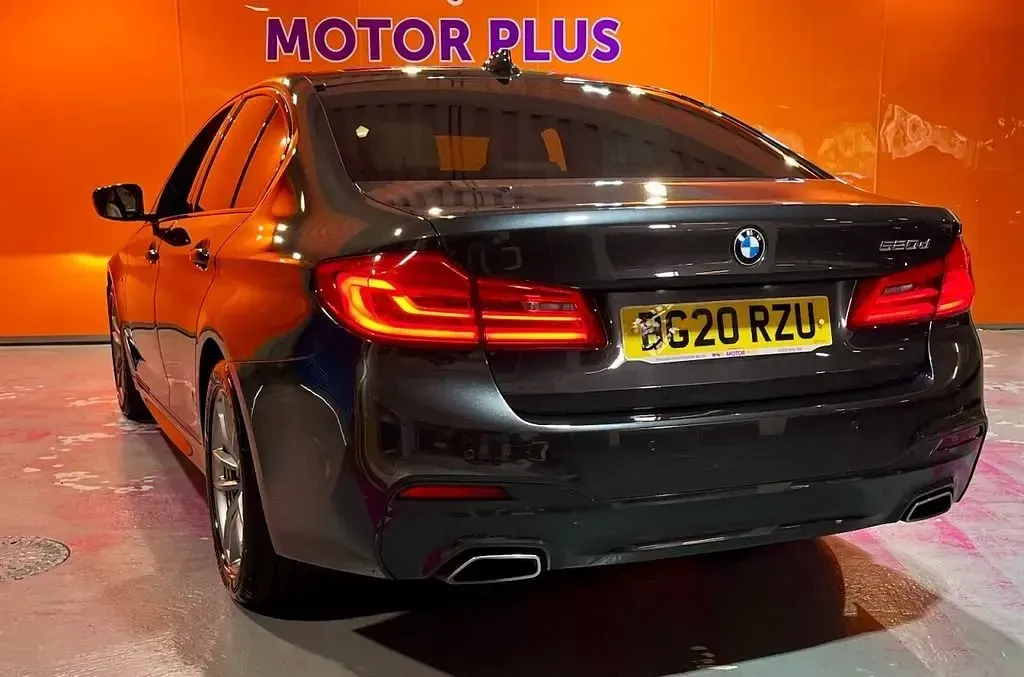 Usado BMW 520 M Sport 190 CV (139 kW) 2020 Gris Berlina