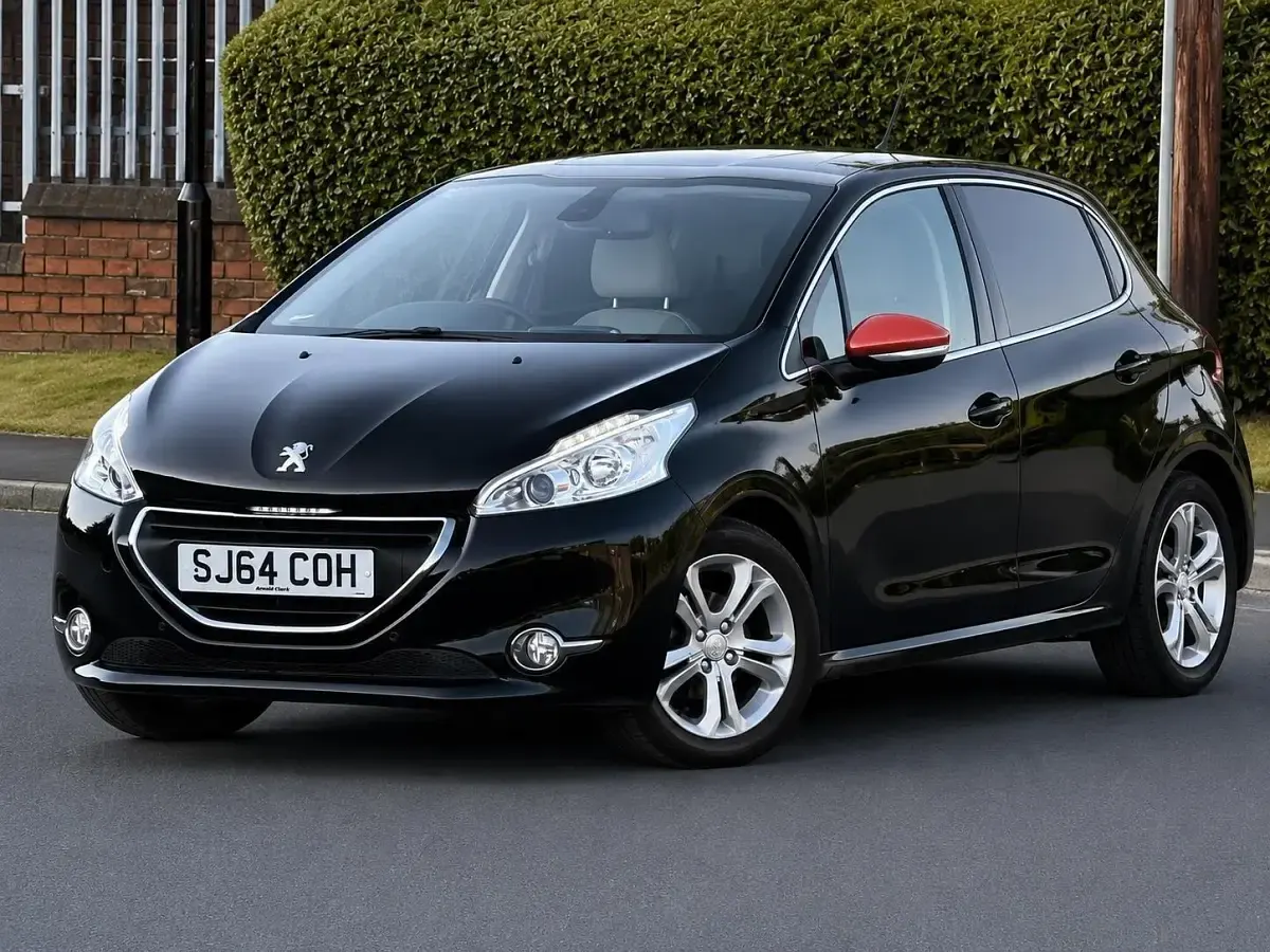 Used Peugeot 208 Roland Garros 82 HP (60 kW) 2014 Black Hatchback