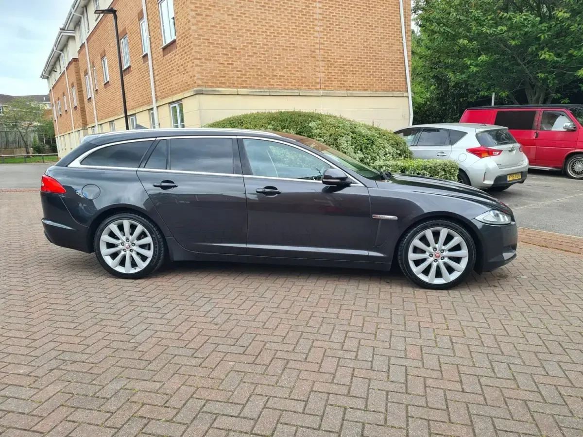 Second-hand Jaguar XF Portfolio 2015 Gri Break