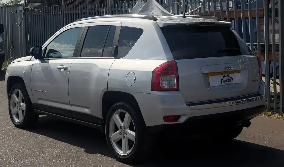 Used Jeep Compass Limited 156 HP (114 kW) 2011 Silver SUV