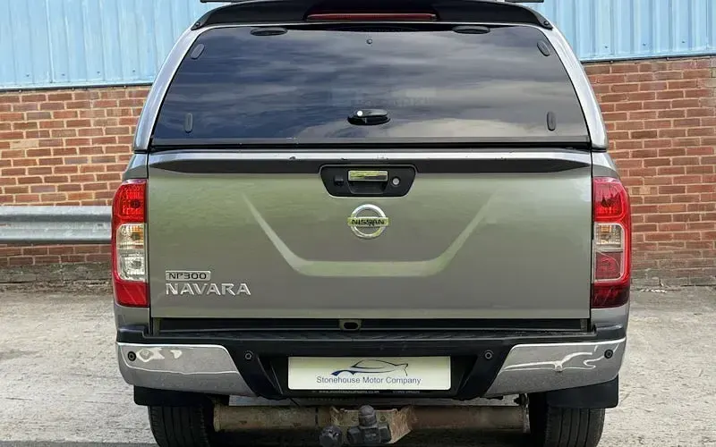 Used Nissan Navara Tekna 190 HP (139 kW) 2016 Grey Pickup