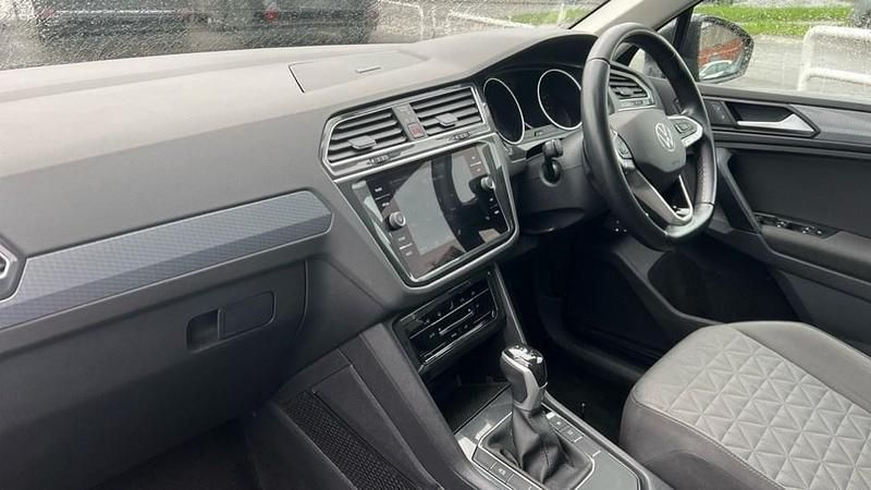 Used VW Tiguan Life 150 HP (110 kW) 2022 Deep black pearl SUV
