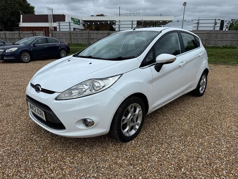 White Used 2012 Ford Fiesta Zetec Hatchback | £2,795 (Fair price) - Image 1/4
