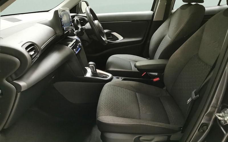 Used Toyota Yaris Hybrid 116 HP (85 kW) 2025 Estate