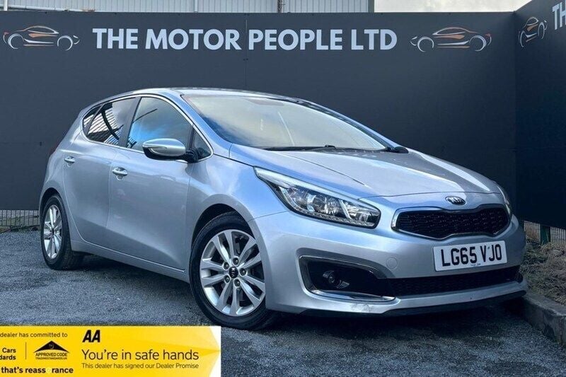 Silver Used 2015 Kia Ceed 2 Hatchback | £5,250 (Fair price) - Image 1/1