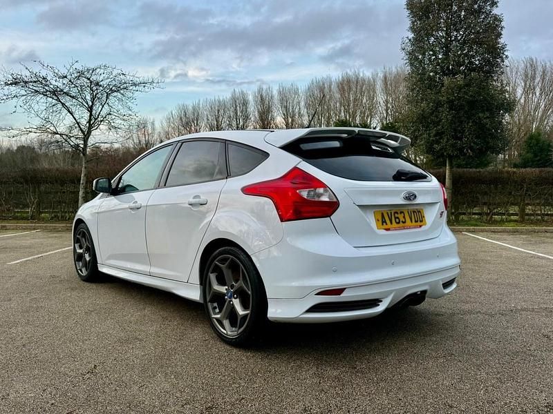 Used Ford Focus ST 2014 White Hatchback