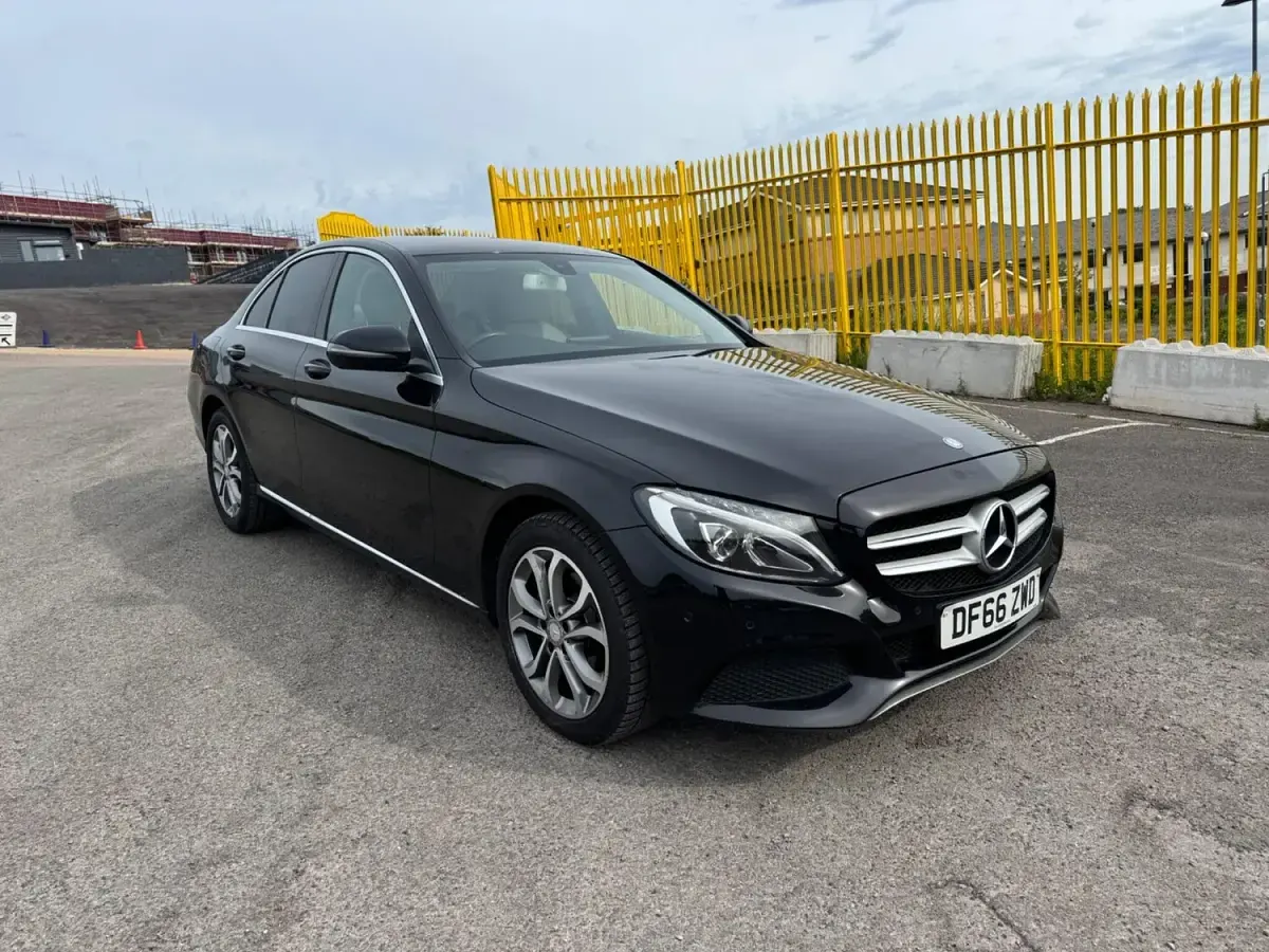 Used Mercedes C200 136 HP (100 kW) 2016 Black Sedan