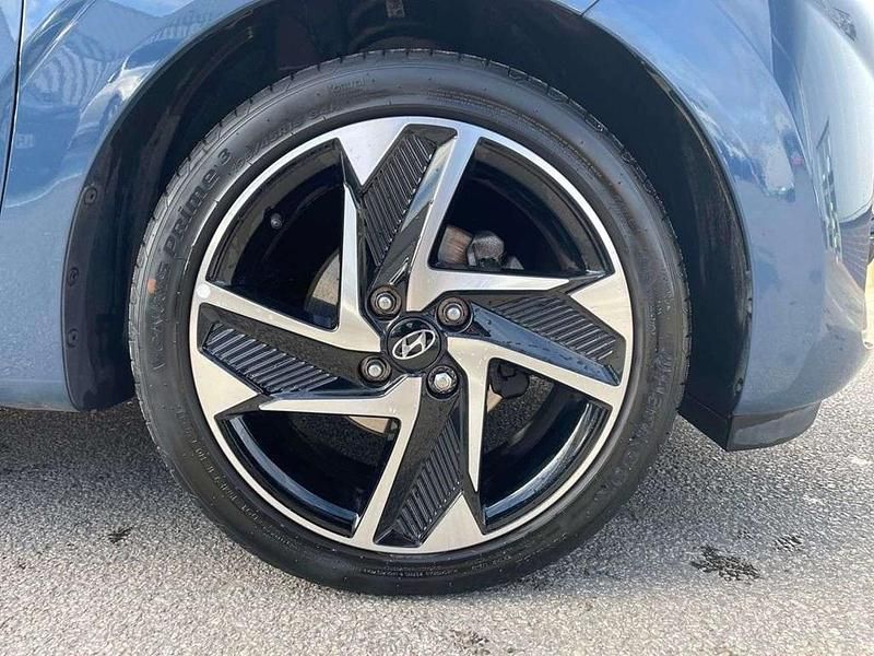 Used Hyundai i10 Premium 77 HP (56 kW) 2024 Blue Hatchback