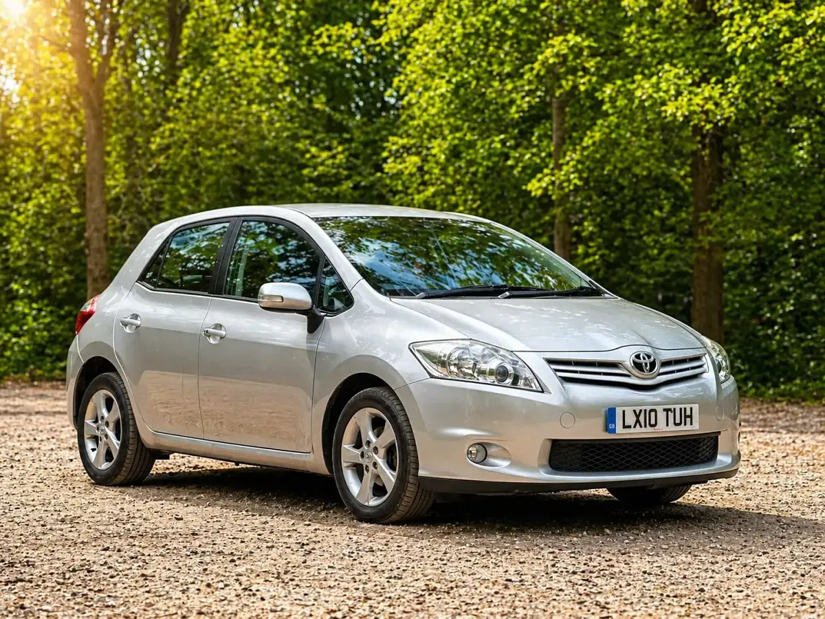 Usado Toyota Auris 124 HP (91 kW) 2010 Prateado Citadino