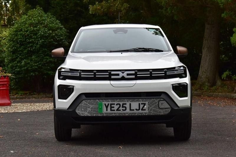 Used Dacia Spring Extreme 47 kW (65 HP) 2025 White Hatchback